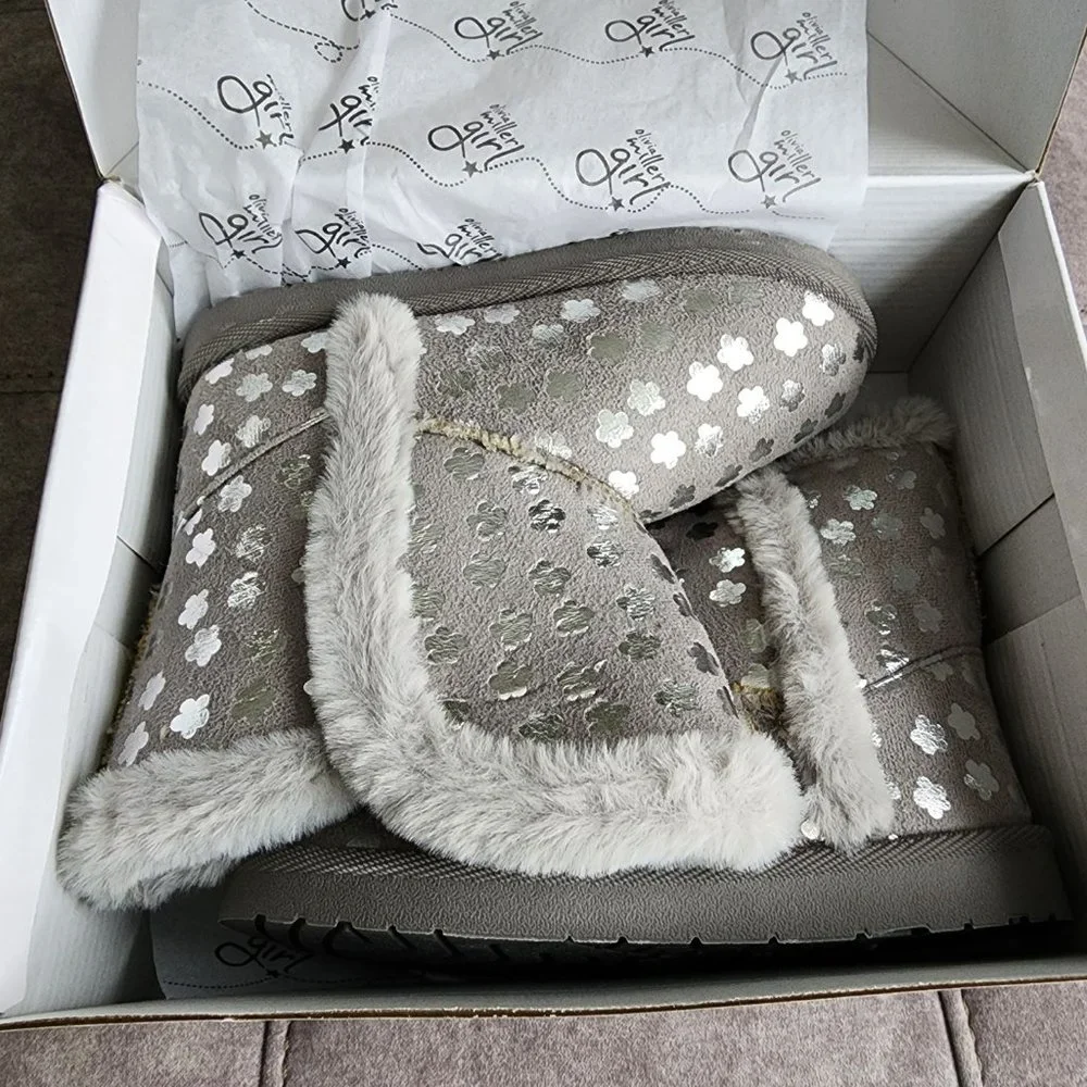 NWT Olivia Miller Girls' Star Slipper Boots Size 2
